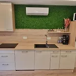 Appartment-ferienwohnung Mit Kueche, Bad, Wlan, Klimaanlage, Modern Eingerichtet Appartement Posing