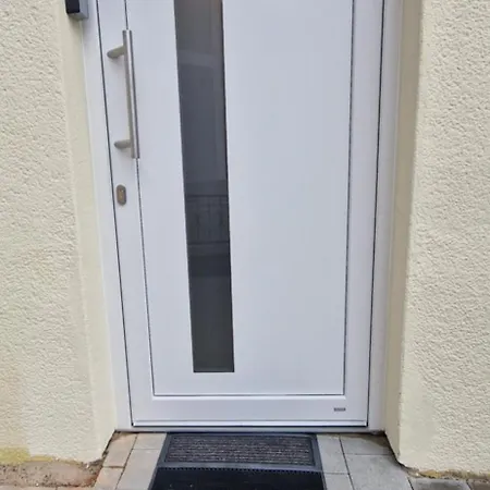 Appartment-ferienwohnung Mit Kueche, Bad, Wlan, Klimaanlage, Modern Eingerichtet *