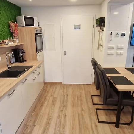 Appartment-ferienwohnung Mit Kueche, Bad, Kostenlos Wlan, Modern Eingerichtet *