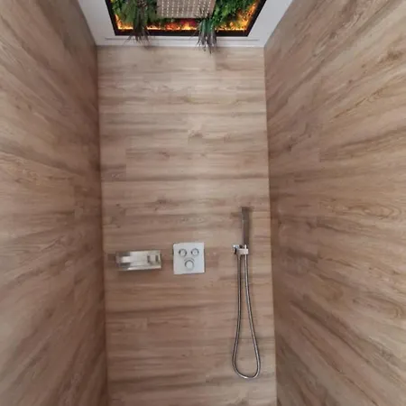 דירה Appartment-ferienwohnung Mit Kueche, Bad, Wlan, Klimaanlage, Modern Eingerichtet Posing