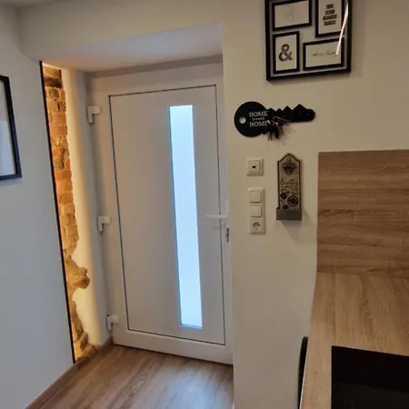 Appartment-ferienwohnung Mit Kueche, Bad, Wlan, Klimaanlage, Modern Eingerichtet * Posing