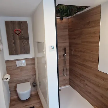 Appartment-ferienwohnung Mit Kueche, Bad, Wlan, Klimaanlage, Modern Eingerichtet *