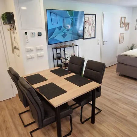 Appartment-ferienwohnung Mit Kueche, Bad, Wlan, Klimaanlage, Modern Eingerichtet Posing